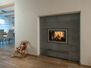 In Wand eingelassener Specksteinofen