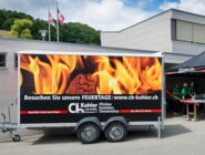 Lieferwagen der Firma CH. Kohler Ofenbau mit Werbung für die Feuertage